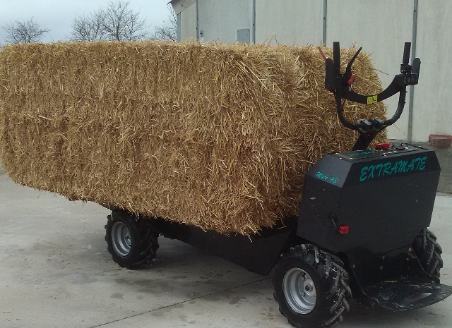 transport big balle 400kg pour pandage dans poulailler avec un plateau lectrique